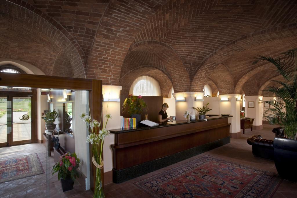 Albergo Dell'Agenzia Bra Exteriér fotografie