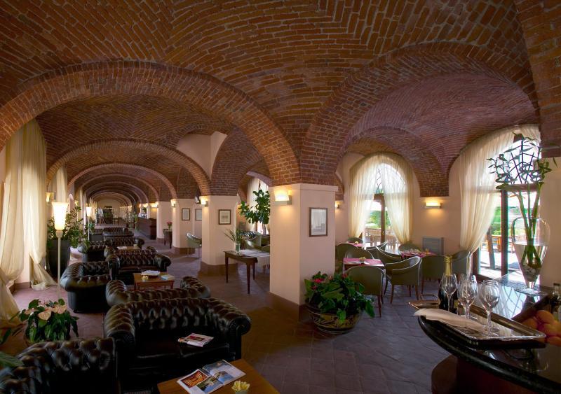 Albergo Dell'Agenzia Bra Exteriér fotografie